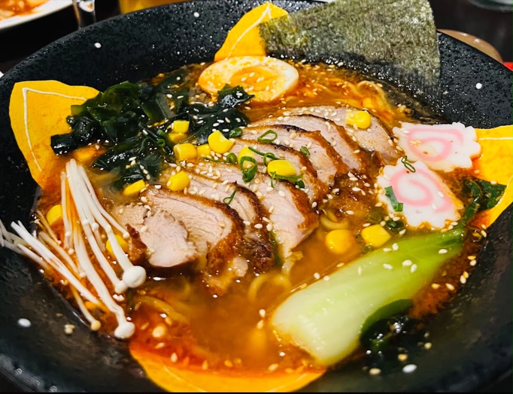 Anatra Ramen di Sento Ramen in brodo tantanmen con anatra arrosto